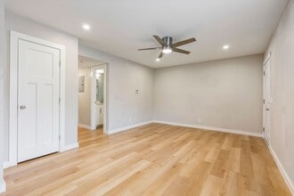 811 N Pleasant St in Springdale, AR - Building Photo - Building Photo