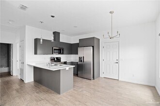 13 Notre Dame Ave in McAllen, TX - Building Photo - Building Photo