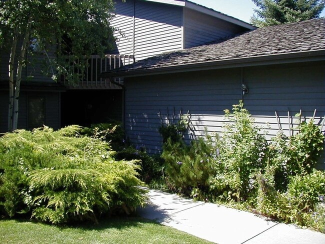 property at 2200 W Dickerson St