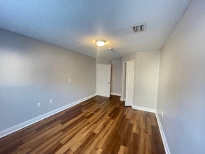 8832 Coral Palms Ct in Kissimmee, FL - Building Photo - Building Photo