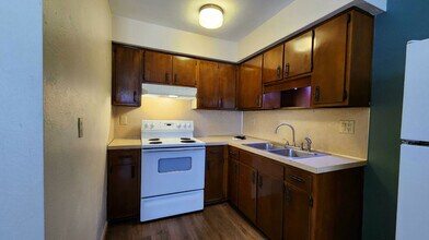 Spring Manor Apartments in New Albany, IN - Building Photo - Building Photo