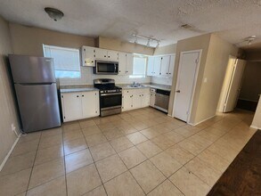 610 Genard St in Austin, TX - Building Photo - Building Photo