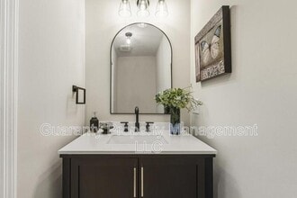 713 E Divine St in Dunn, NC - Building Photo - Building Photo