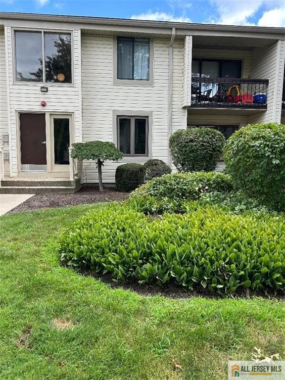 8 Avon Dr in East Windsor, NJ - Building Photo - Building Photo