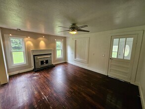 1046 Miers St in Anacoco, LA - Building Photo - Building Photo