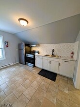 437 E 21st St in Paterson, NJ - Foto de edificio - Building Photo