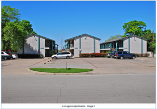 La Laguna Apartments in Dallas, TX - Foto de edificio - Building Photo