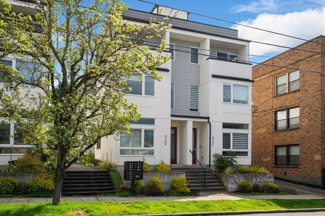 620D 10th Ave E in Seattle, WA - Building Photo - Building Photo