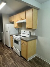 16936 SE Powell Blvd in Portland, OR - Building Photo - Building Photo
