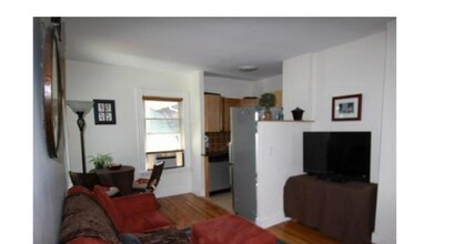 11 Mansfield St, Unit 2 in Boston, MA - Foto de edificio - Building Photo