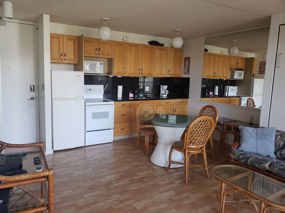 2450 Prince Edward St in Honolulu, HI - Building Photo