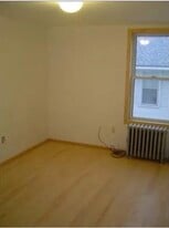 52 Woodbridge Ave, Unit 1 in East Hartford, CT - Building Photo