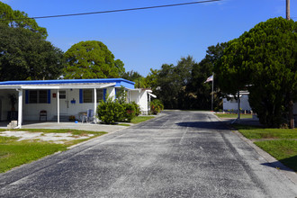 Venetian Mobile Home Court in St. Petersburg, FL - Building Photo - Building Photo