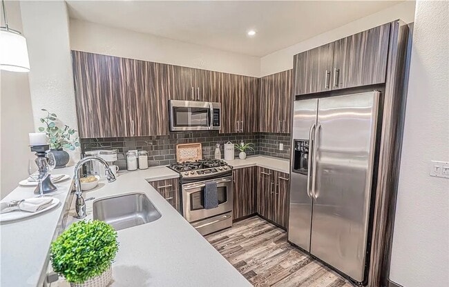 24505 Town Center Dr in Santa Clarita, CA - Building Photo - Building Photo