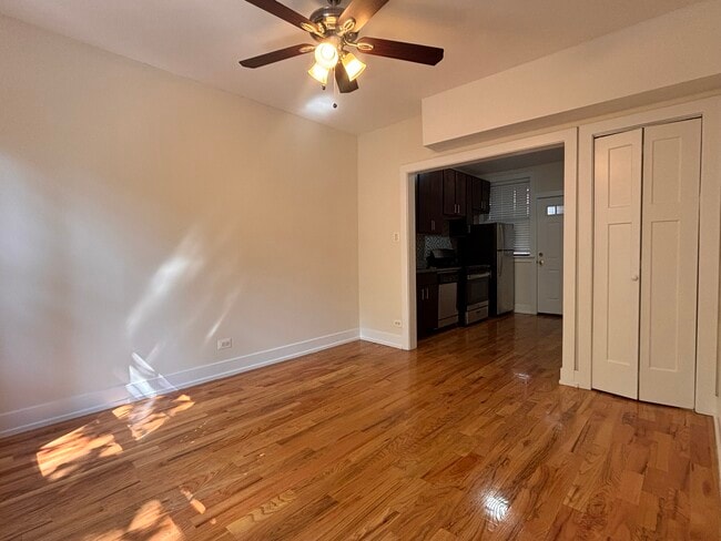 3902 N Janssen Ave, Unit DS2 in Chicago, IL - Foto de edificio - Building Photo