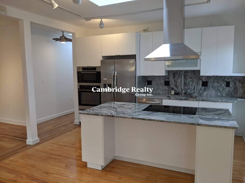 231 Harvard St, Unit 6A in Cambridge, MA - Building Photo