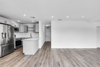 6117 NW 9th St in Margate, FL - Building Photo - Building Photo