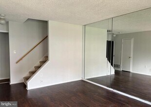 90 Drewes Ct in Trenton, NJ - Building Photo - Building Photo