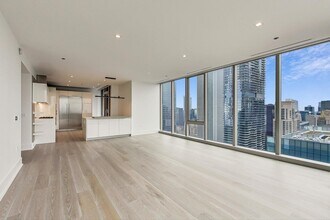 363 E Wacker Dr in Chicago, IL - Building Photo - Building Photo