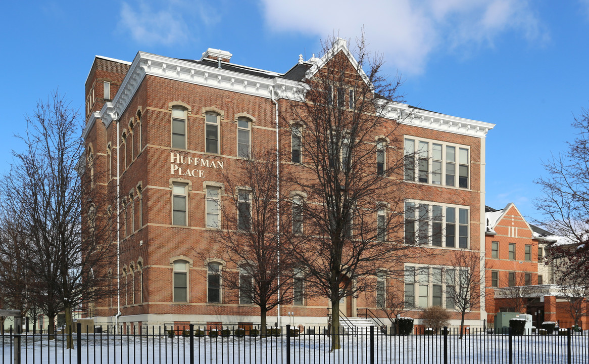 Huffman Place in Dayton, OH - Building Photo