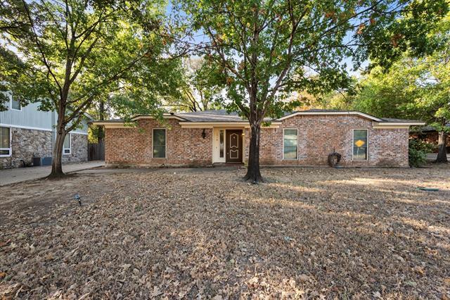 1516 Circle Ln in Bedford, TX - Building Photo