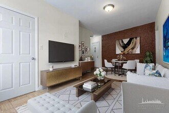 201 W 11th St in New York, NY - Building Photo - Building Photo