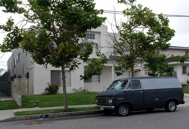 11830 Acacia Ave in Hawthorne, CA - Building Photo - Building Photo