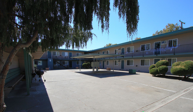 Gregory Arms Apartments in Fairfield, CA - Foto de edificio - Building Photo