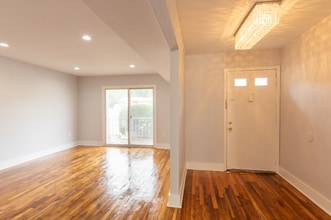 10 Wilburtha Rd in Ewing Township, NJ - Foto de edificio - Building Photo