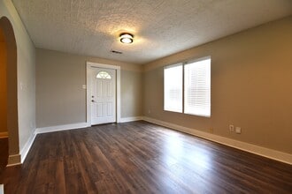 1713 Ordway St in Port Neches, TX - Foto de edificio - Building Photo