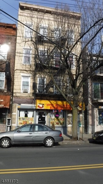 331 21st Ave in Paterson, NJ - Building Photo