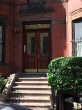 429 Marlborough St, Unit 1 in Boston, MA - Foto de edificio - Building Photo