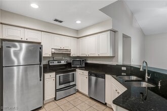 8285 Ibis Club Dr in Naples, FL - Building Photo - Building Photo