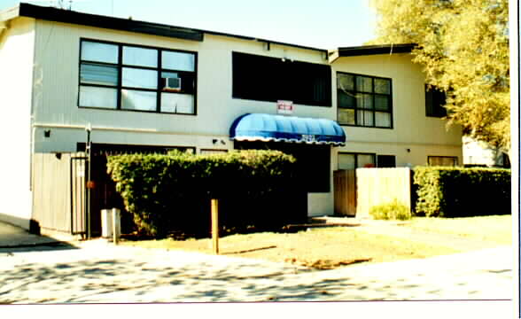 5923 Woodman Ave in Van Nuys, CA - Building Photo