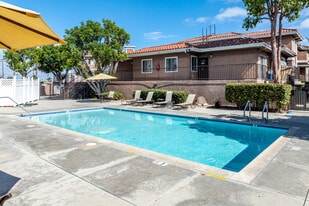 Casa Pacifica Apartment Homes in Anaheim, CA - Building Photo