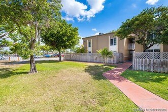 5000 NW 79th Ave-Unit -201 in Doral, FL - Building Photo - Building Photo
