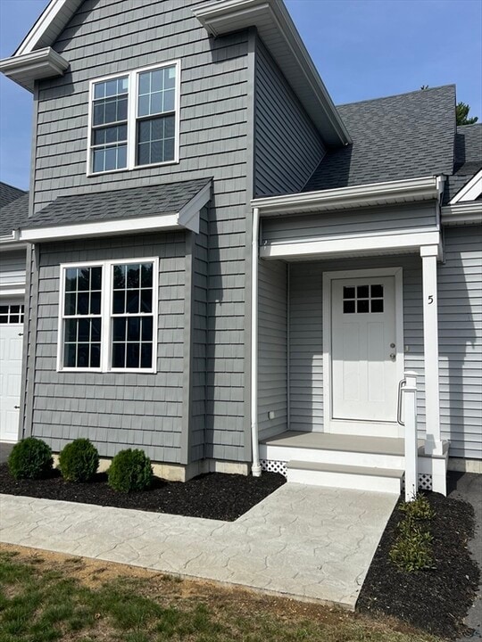 5 Santana Wy in Carver, MA - Building Photo