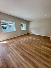 13822 SE Oatfield Rd in Milwaukie, OR - Building Photo - Building Photo