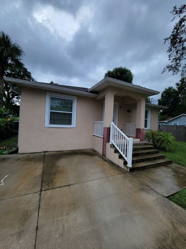 1607 E Linebaugh Ave. in Tampa, FL - Building Photo - Building Photo
