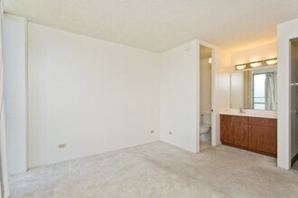 1160 Ala Napunani St in Honolulu, HI - Building Photo - Building Photo