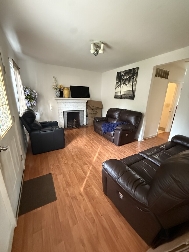 107 Front St, Unit 1
