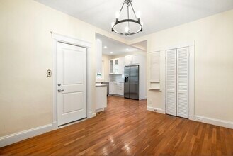 57 Crosby Rd in Newton, MA - Building Photo - Building Photo