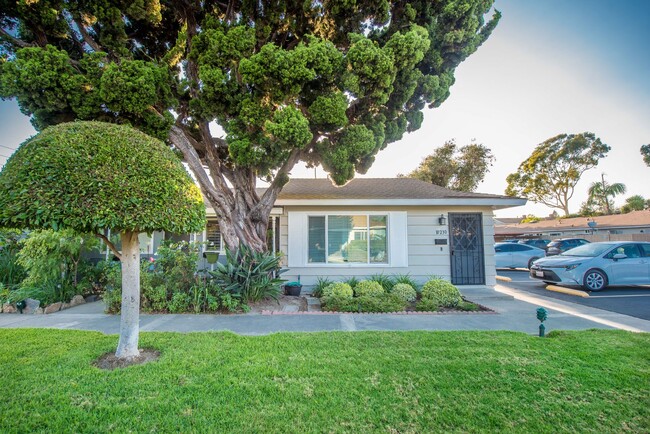 10230 Ascot Cir in Huntington Beach, CA - Building Photo - Building Photo