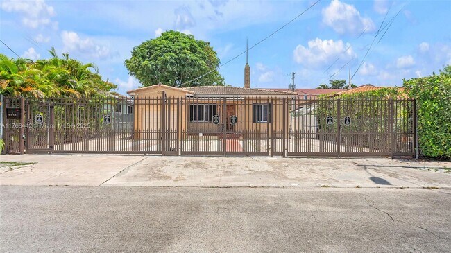 3333 SW 1st St in Miami, FL - Building Photo - Building Photo