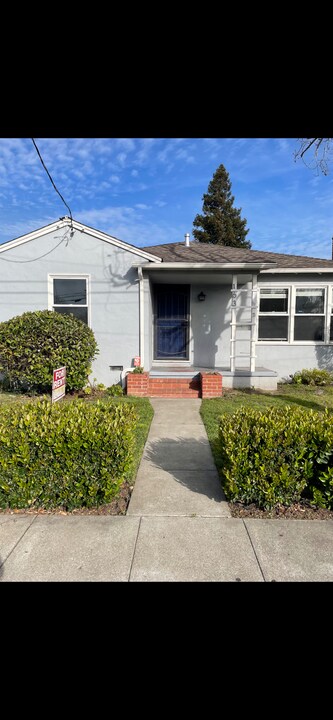163 E Hillsdale Blvd in San Mateo, CA - Building Photo