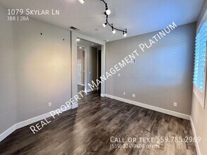 1079 Skylar Ln in Clovis, CA - Foto de edificio - Building Photo