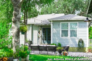 1926 Hicks Ave in San Antonio, TX - Building Photo - Building Photo