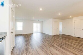 8888 W Swansea Dr in Arizona City, AZ - Foto de edificio - Building Photo