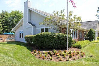 29 Wycoff Way E in East Brunswick, NJ - Building Photo - Building Photo