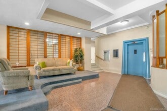 10 Lake St in White Plains, NY - Building Photo - Building Photo